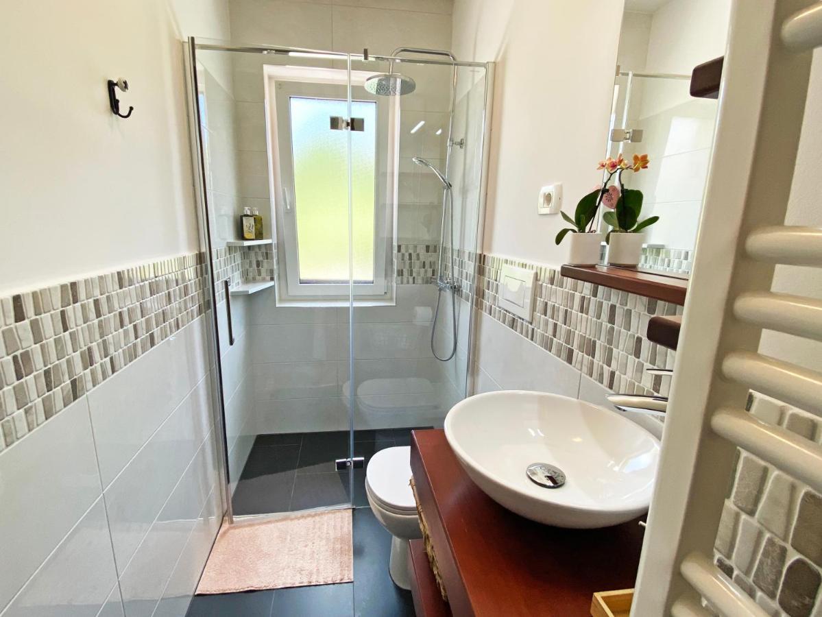 Apartma Jancic Apartment Dobrovo Bagian luar foto